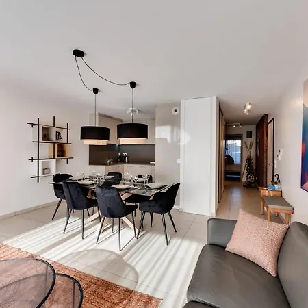 Le Reposoir - New 2 Bedroom With Terrace & Garage شقة *