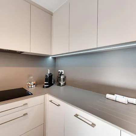 Le Reposoir - New 2 Bedroom With Terrace & Garage شقة