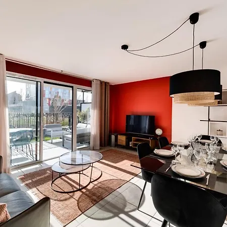 Le Reposoir - New 2 Bedroom With Terrace & Garage Apartment *