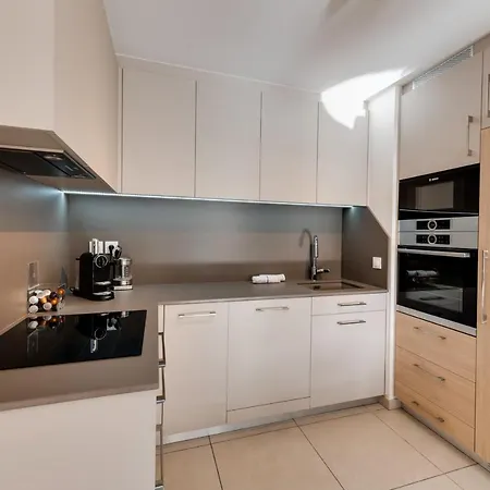 شقة Le Reposoir - New 2 Bedroom With Terrace & Garage