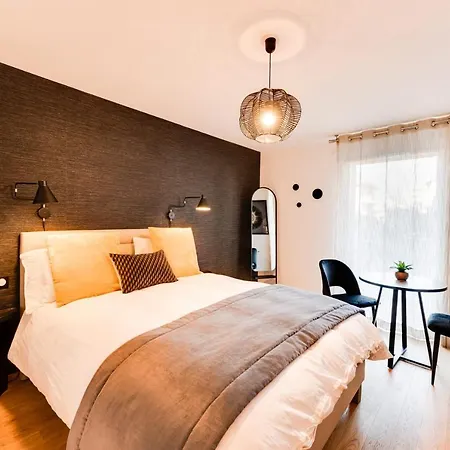 Le Reposoir - New 2 Bedroom With Terrace & Garage *