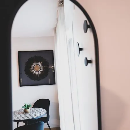 Le Reposoir - New 2 Bedroom With Terrace & Garage Apartment