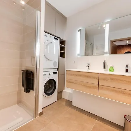 شقة Le Reposoir - New 2 Bedroom With Terrace & Garage آنسي